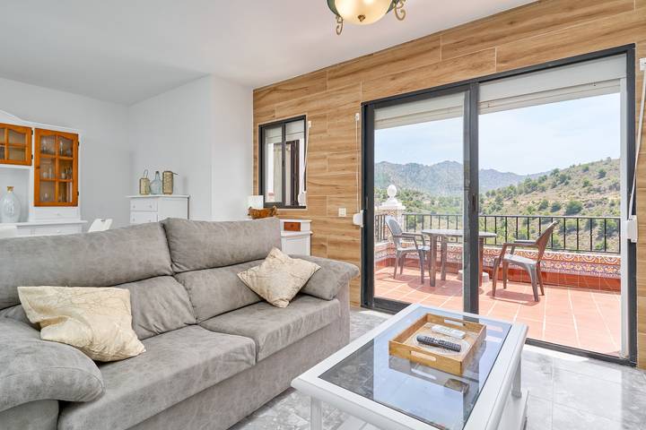 Ganze Wohnung, Ferienwohnung 'Axarquía 13' mit Meerblick, Wi-Fi und Klimaanlage in Frigiliana Road, Frigiliana