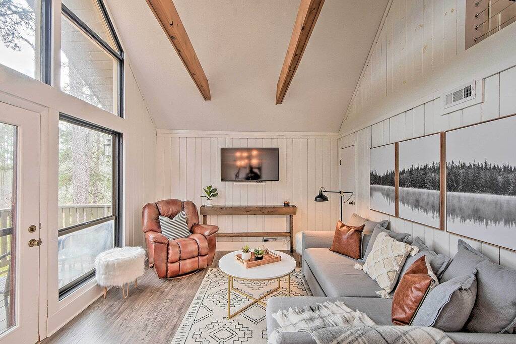 Ganze Wohnung, Designer Retreat w/ Pool, Golf + Beach Access! in Lake Keowee