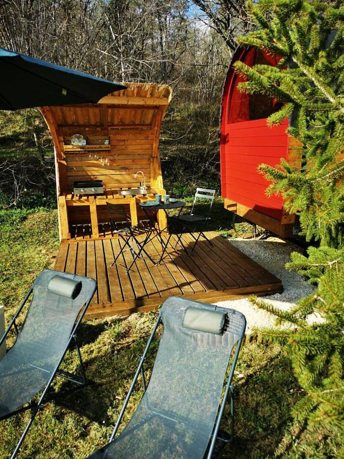 Gîte pour 2 personnes, avec jardin ainsi que vue et terrasse à Sainte-Orse