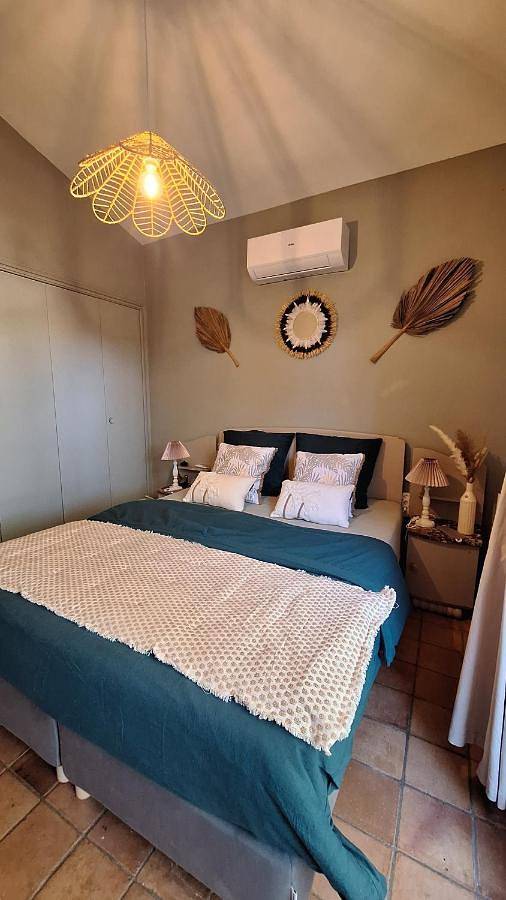 Chambre d’hôte pour 2 personnes, avec jardin et piscine à Le Thoronet