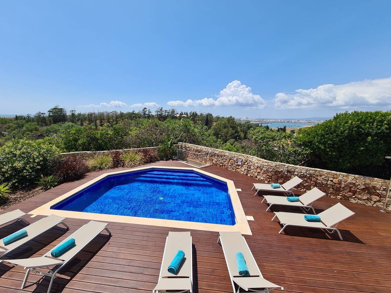 Villa Atlantic Blue,  near the beach with Ocean views in Ferragudo, District de Faro