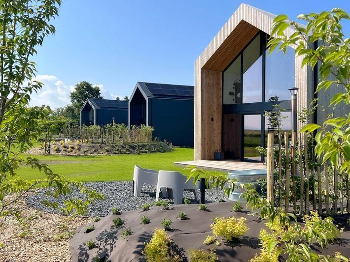 Location de vacances pour 2 personnes, avec Terrasse ainsi que Jardin et Piscine dans Grandhan