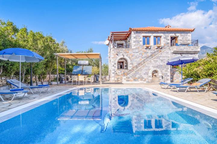 Location de vacances pour 6 personnes, avec balcon et jardin dans Stoupa - 2