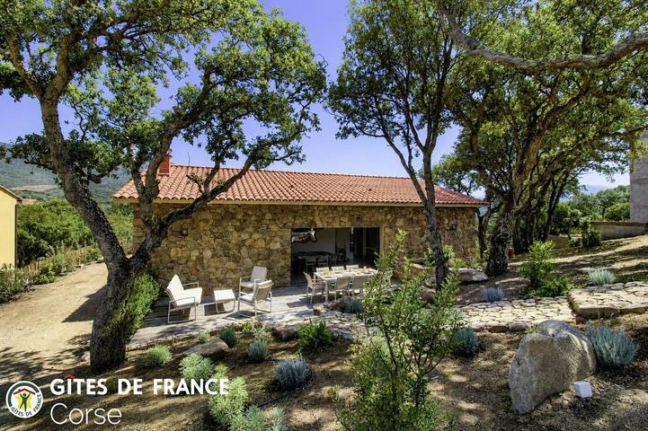 Gîte pour 6 personnes, avec Terrasse et Jardin