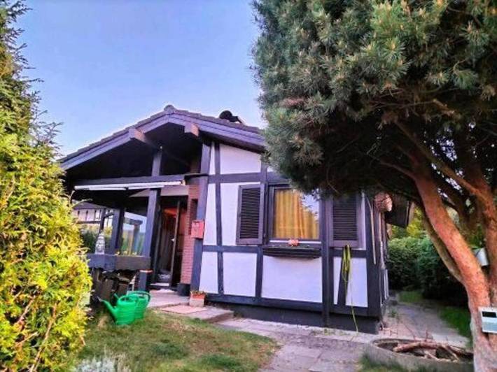 Ferienhaus für 4 Personen, mit Terrasse und Garten sowie Sauna und Seeblick