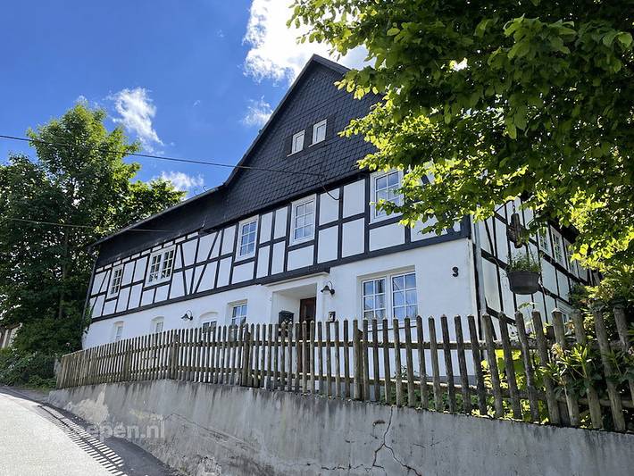 Ferienhaus für 16 Personen, mit Balkon/Terrasse und Terrasse sowie Sauna in Schmallenberg