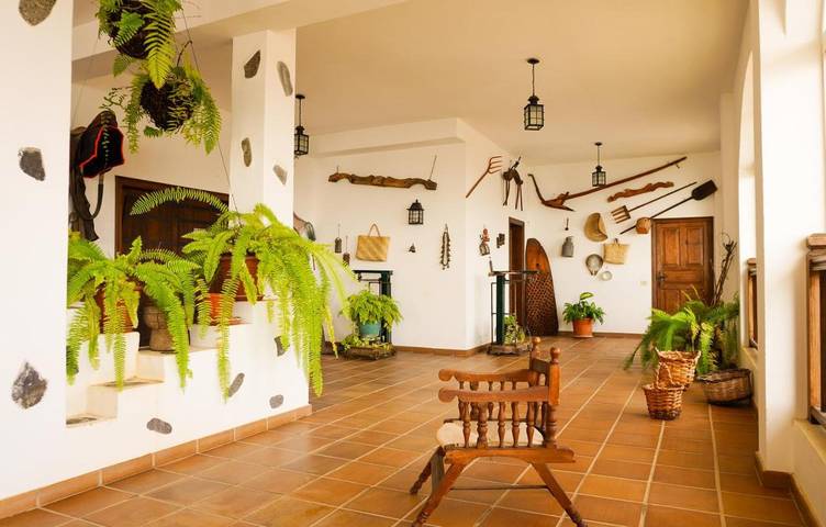 Chalet para 9 personas, con vistas además de piscina y jardín en La Gomera - 4