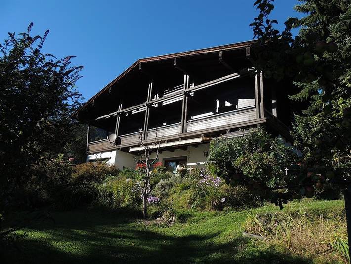 Ferienwohnung für 5 Personen, mit Balkon und Garten sowie Pool und Ausblick