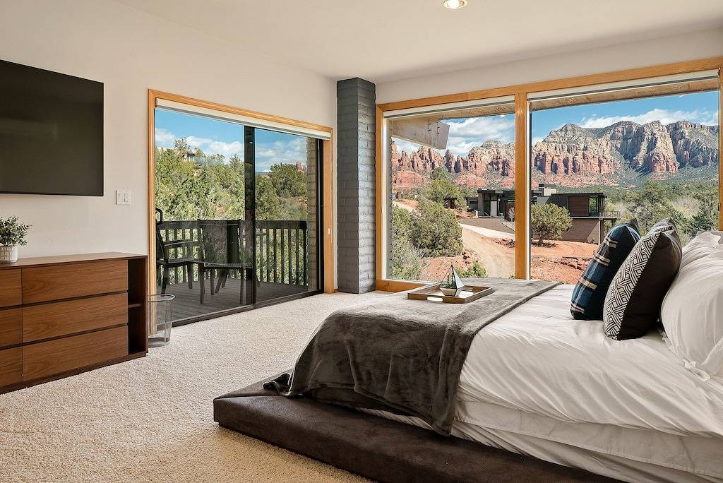 Luxury Cabin on the Creek with Red Rocks View in Sedona, Oak Creek Canyon