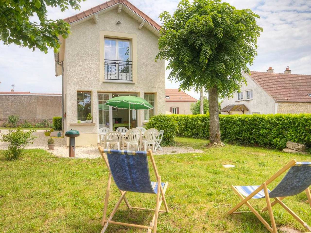 Renovated house with garden near the Saône in Labruyère, Beaune region