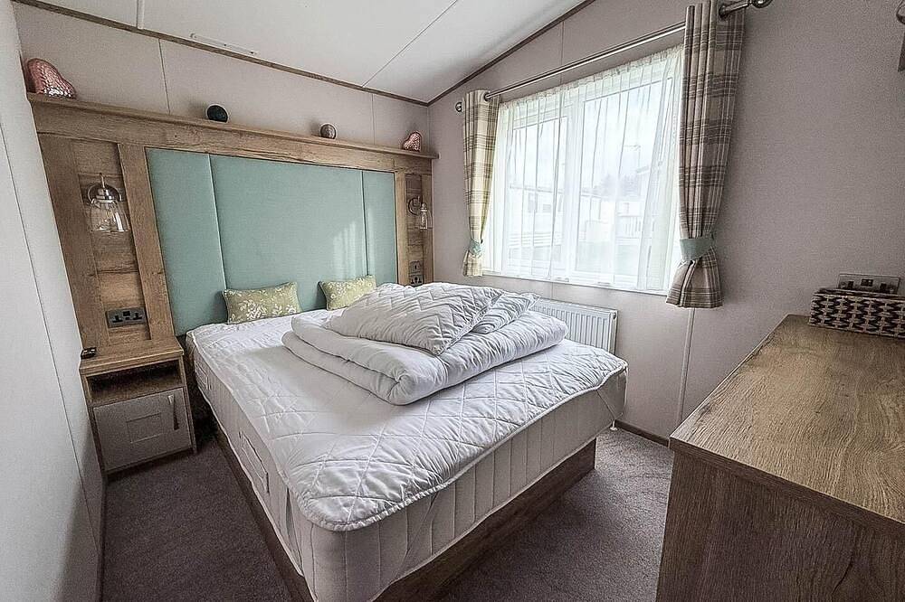 Amazing caravan with decking at Manor Park in Hunstanton in Hunstanton, Norfolk Coast