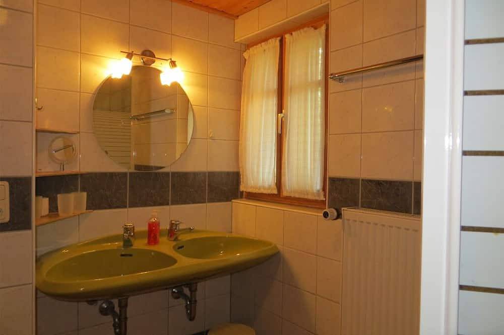Ganze Wohnung, Restauriertes Bauernhäuschen im Zentrum von Schweinsdorf in Neusitz, Romantische Straße