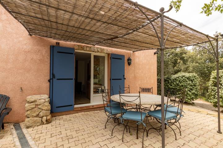 Gîte pour 8 personnes, avec jardin et terrasse ainsi que piscine et jacuzzi à Néoules - 2