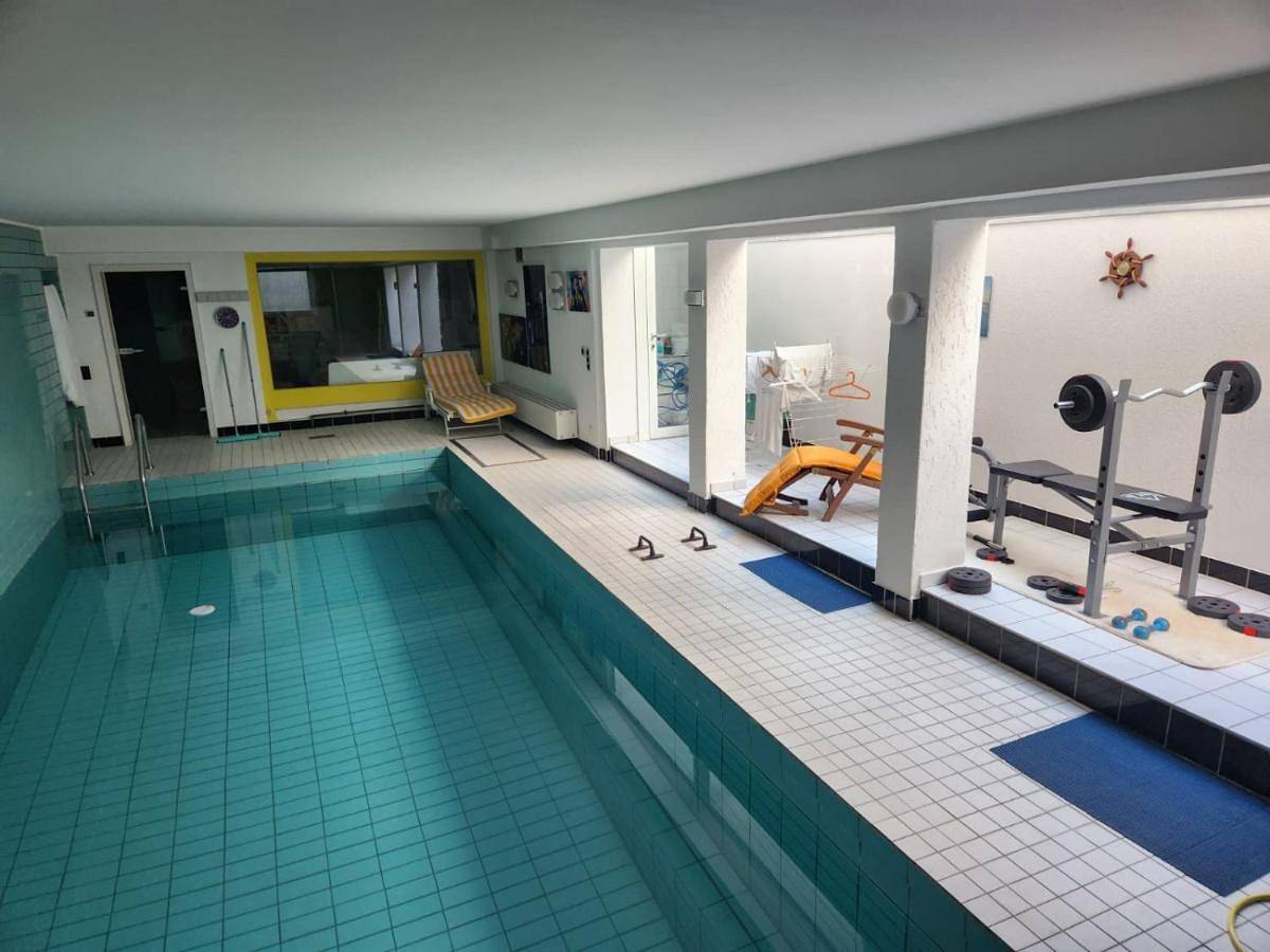 Ganze Wohnung, Villa with Private Pool in Duisburg, Ruhrgebiet