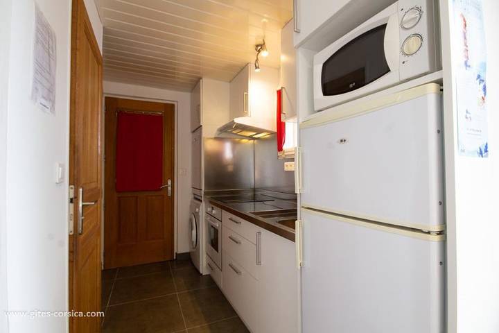 Gîte pour 2 personnes, avec Terrasse ainsi que Jardin et Vue à Brando - 4