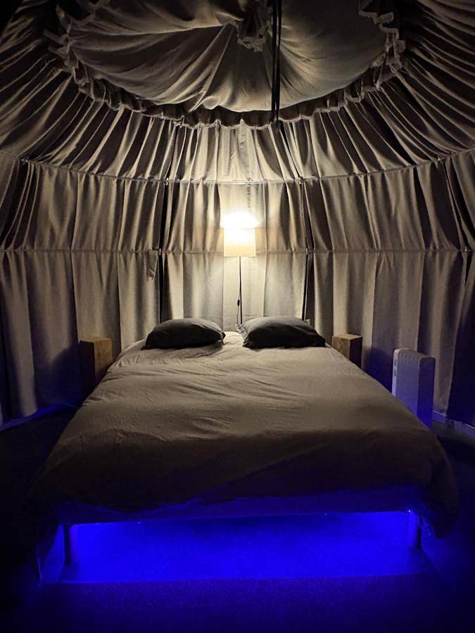 Tente pour 2 personnes, avec Jacuzzi ainsi que Terrasse et Jardin en Ille-et-Vilaine - 2