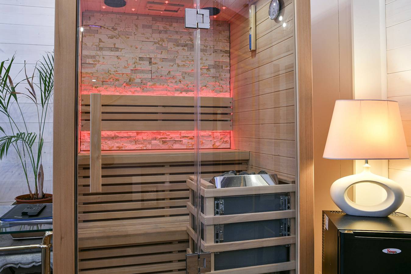 Entire apartment, Apartment 'Glamour Jacuzzi Privé Chambéry' with Wi-Fi in Chambéry, Chambéry region