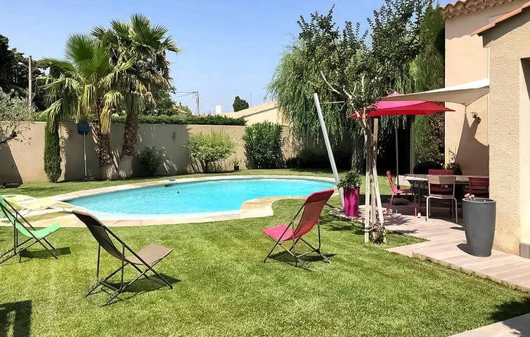 Geräumige Wohnung mit AC, Pool und Parkplatz, in der Nähe von Rognonas in Rognonas, Arles und Umgebung