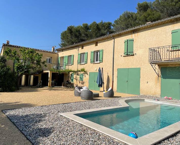 Maison d’hôte pour 2 personnes, avec piscine et jardin ainsi que balcon et vue