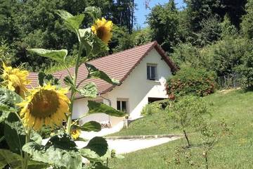 Gîte pour 5 personnes, avec jardin et terrasse à Voiteur