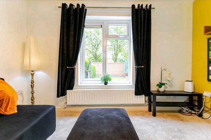 House Sleeps 8 with Garden and Parking in Wolverhampton, Région de Birmingham
