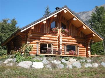 Gîte pour 6 personnes, avec terrasse et jardin à Chantelouve