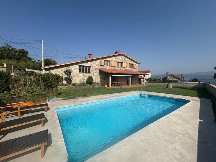 Casa rural para 10 personas, con vistas además de piscina y terraza, Se admiten mascotas en Vilaboa
