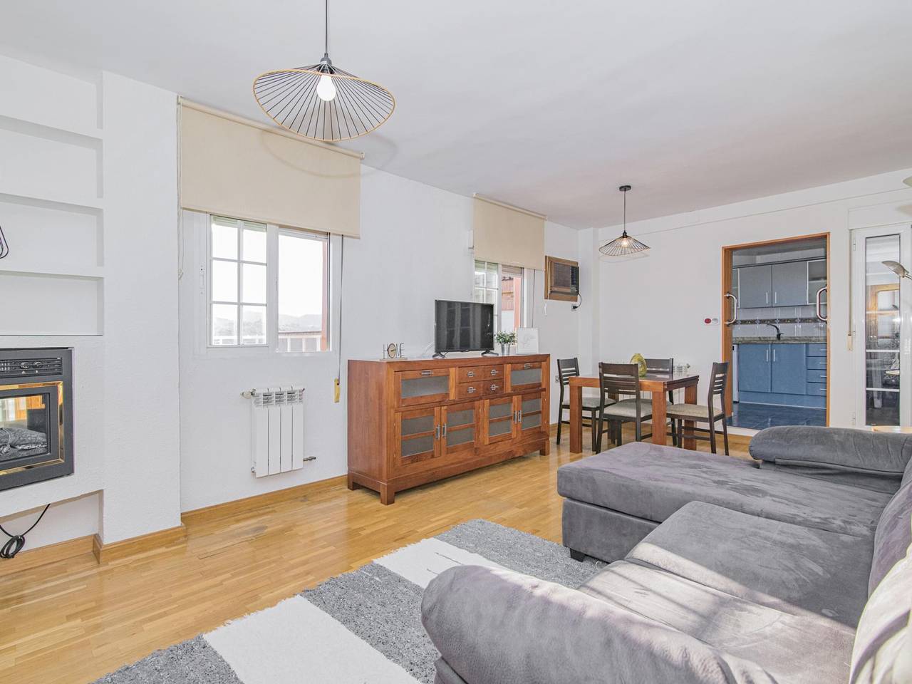 Entire apartment, Bright penthouse in Granada, 2 bedrooms, equipped kitchen, terrace in Chana (Granada), Granada