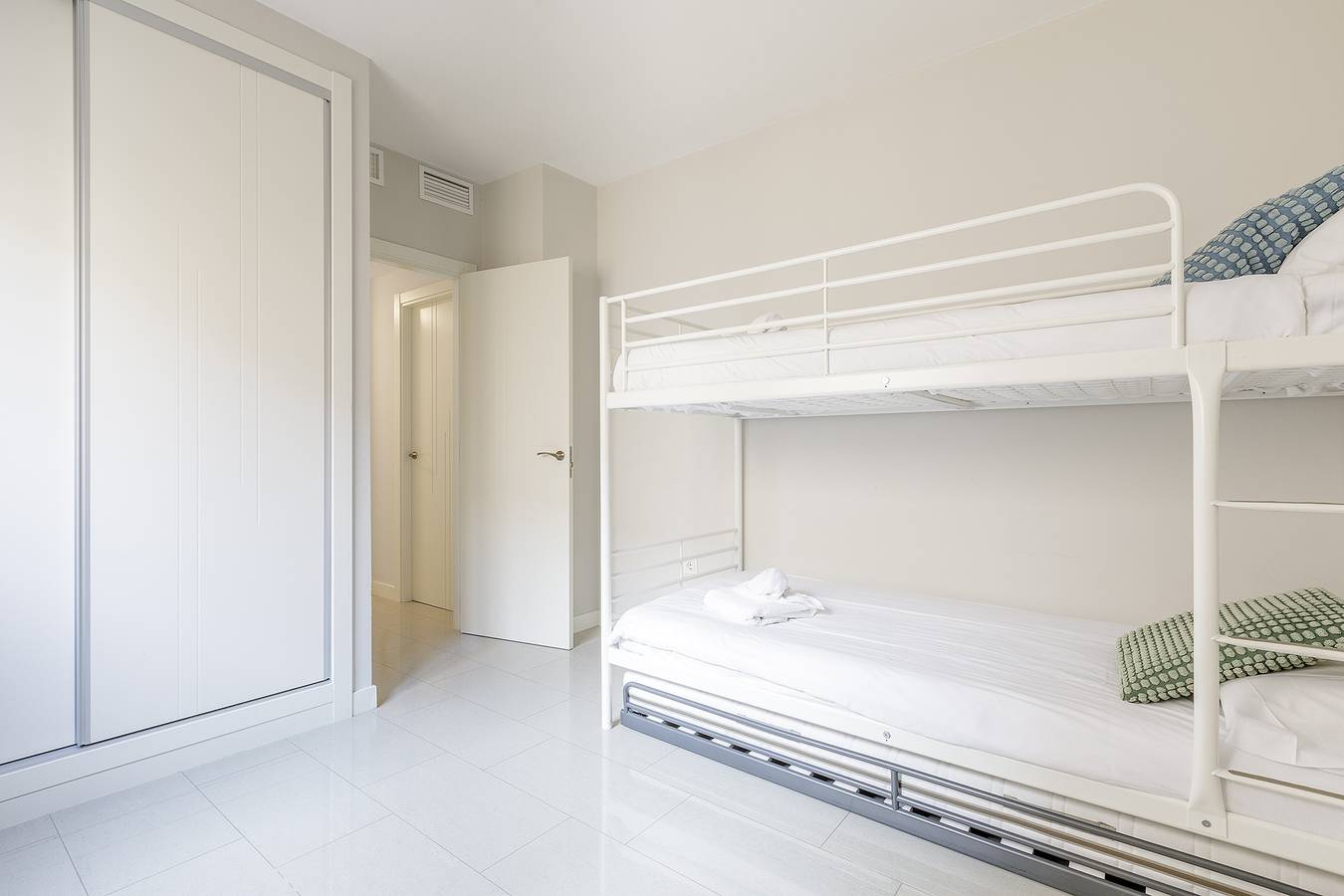 Apartamento entero, A&N Luxury Penthouse with Panoramic Terrace & Pool in Torre del Mar, Costa del Sol