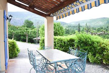 Gîte pour 6 personnes, avec piscine et jardin à La Roche-sur-le-Buis