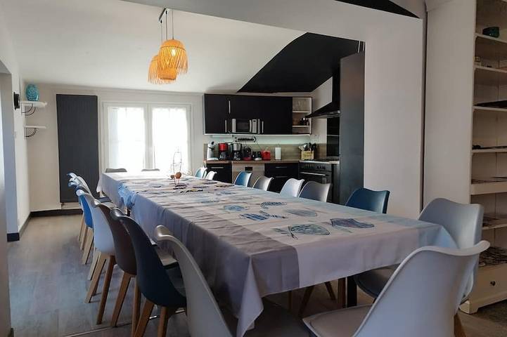 Villa pour 25 personnes, avec terrasse et jacuzzi ainsi que jardin et piscine - 1