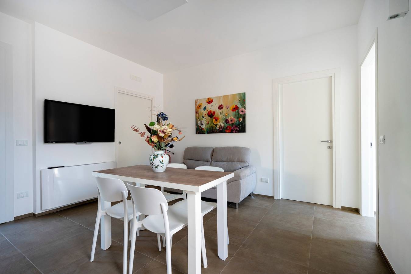 Apartamento inteiro, Villa Ada - Apartamento 'Monica' com terraço privado, Wi-Fi e ar condicionado in Selva di Fasano, Fasano