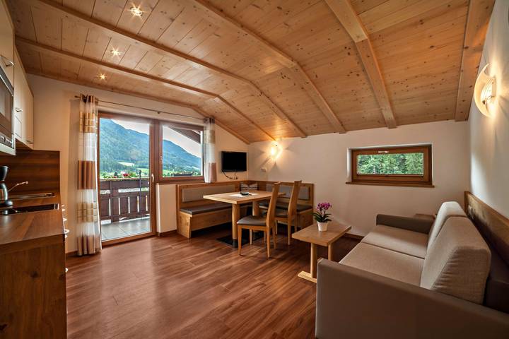 Ganze Wohnung, Ferienwohnung "Hahndl Ii" mit Bergblick, Wlan, Garten, Terrasse und Balkon in Stubaier Alpen, St. Leonhard in Passeier