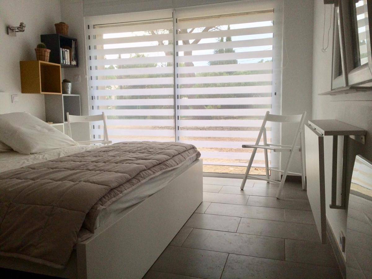 Chambre indépendante avec terrasse privée et piscine in Nîmes, Région de Nîmes