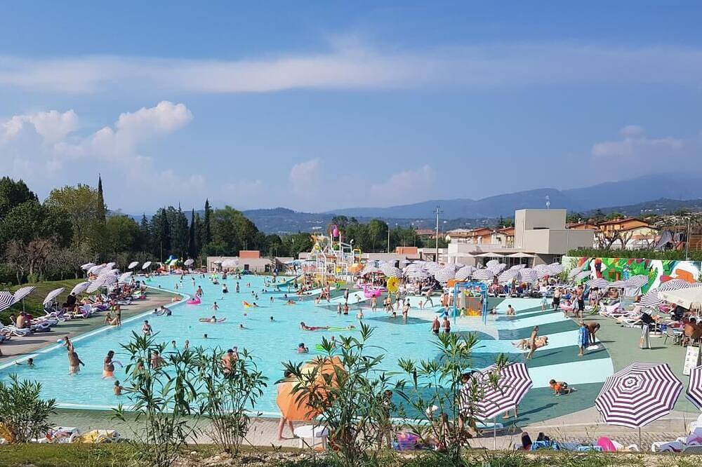 Entire apartment, Vacation village Cisano San Vito Room Perla for 4 persons in Cisano, Bardolino