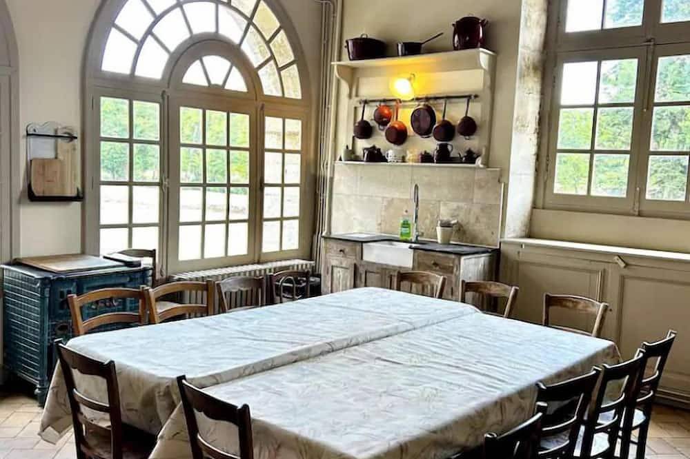 Chambre Lucullus - A night in the heart of the castle in La Ferté-Saint-Aubin, Sologne