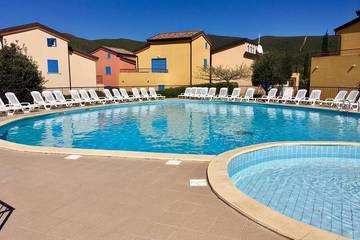 Gîte pour 4 personnes, avec bassin pour enfant et piscine ainsi que terrasse et jardin à Palasca