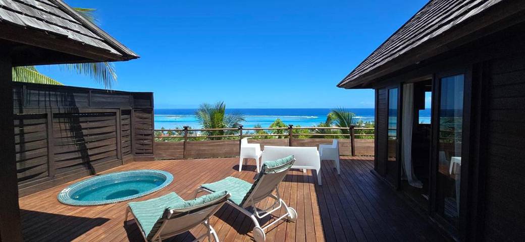 Villa pour 6 personnes, avec terrasse ainsi que piscine et jacuzzi dans Mo'orea