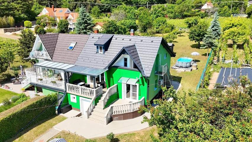 Ferienhaus für 6 Personen, mit Balkon und Terrasse sowie Garten und Pool