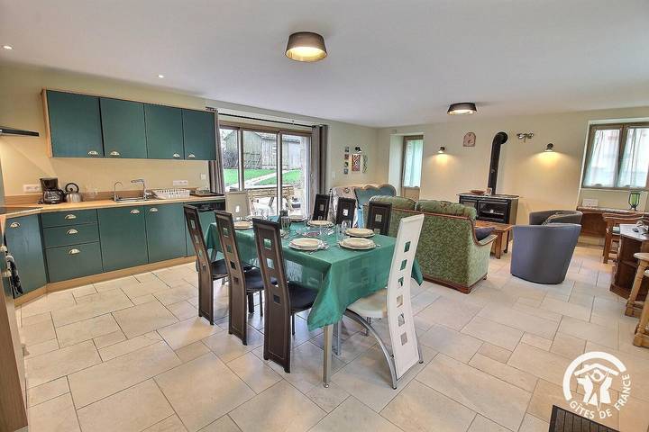 Gîte pour 8 personnes, avec Terrasse et Jardin à Le Quillio
