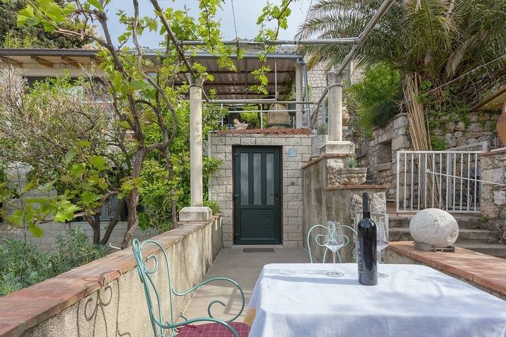 Entire apartment, Apartment Mia with terrace and stunning view in Dubrovnik in Dubrovnik, Grad Dubrovnik