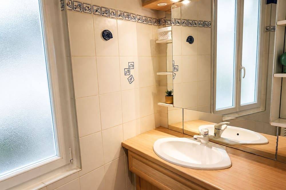 Appartement entier, Le Saint-Roch : Appartement cosy avec terrasse privée en plein centre-ville in Issoudun, Région d'Issoudun