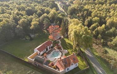 Location de vacances pour 17 personnes, avec jardin ainsi que jacuzzi et piscine à Chaumont-sur-Tharonne