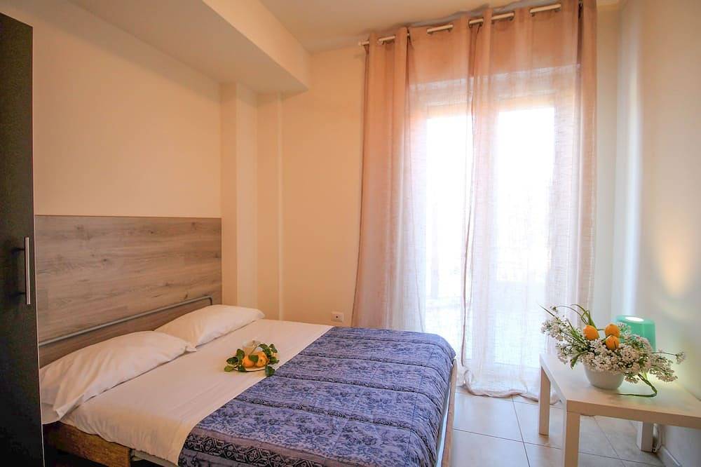 Entire apartment, Il Biancospino 11-Residence Felice -14 accommodation 300 meters from the sea, swimming pool, race in Celle Ligure, Riviera di Ponente