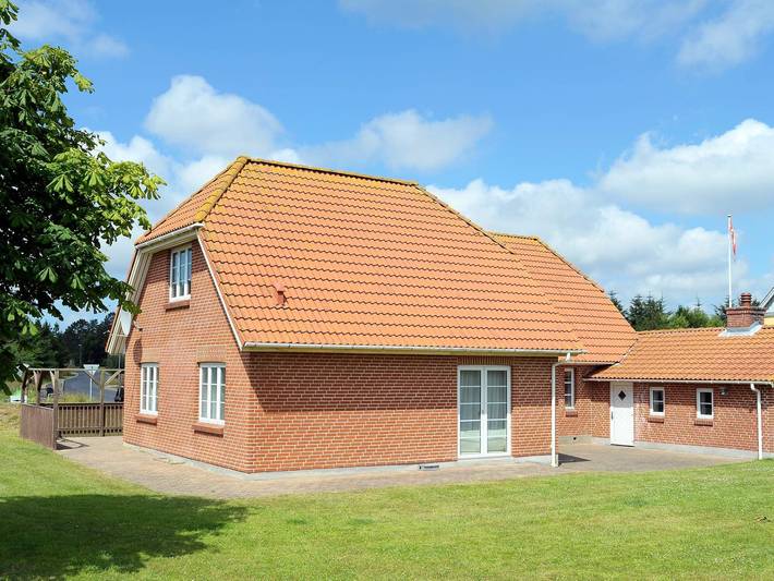 Ferienhaus für 14 Personen, mit Whirlpool und Terrasse in Blavand