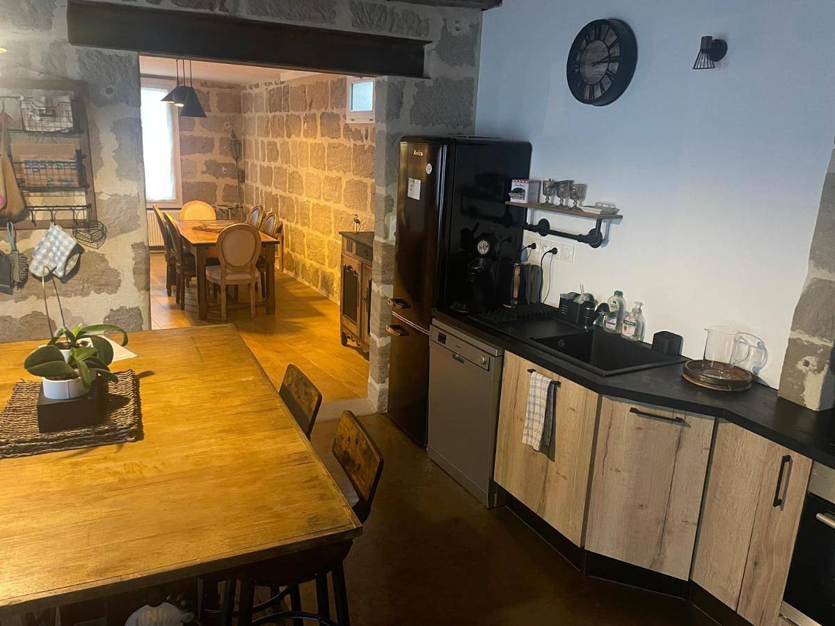 Appartement entier, Three-Bedroom Apartment in Brive-la-Gaillarde, Région de Brive-la-Gaillarde