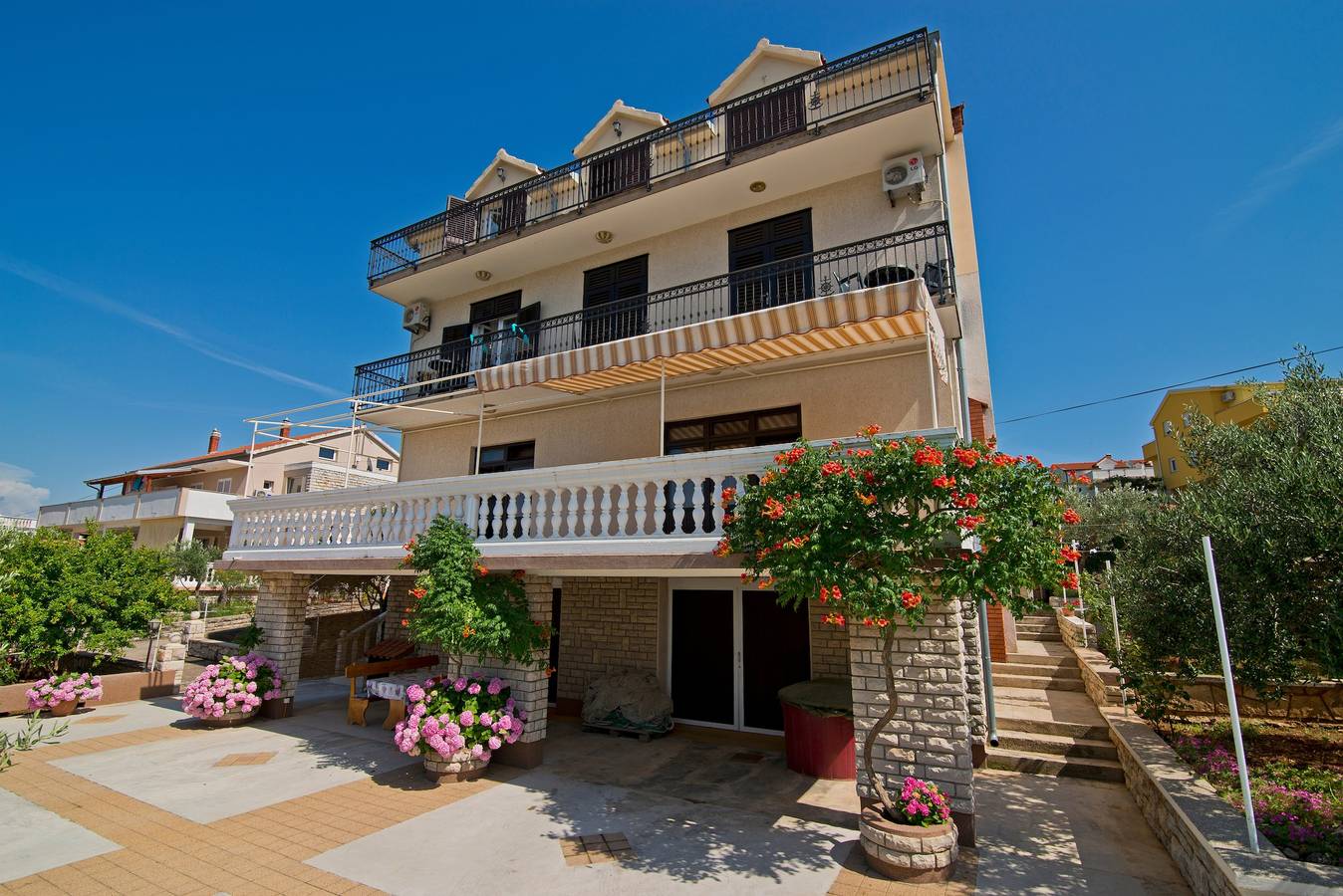 Ganze Wohnung, Studio Appartement mit Balkon Jezera (Murter) As-25262-b in Tisno, Murter