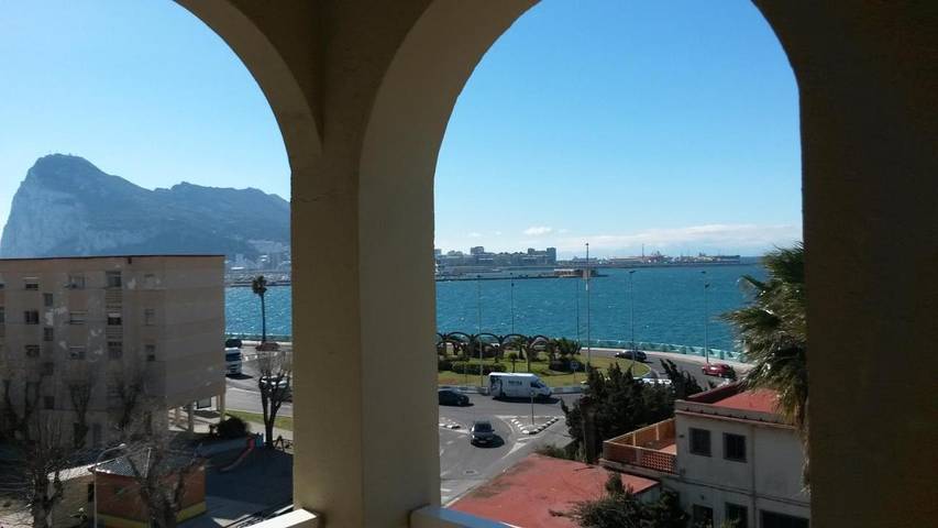 Hôtel pour 2 personnes, avec Terrasse et Jardin ainsi que Piscine et Vue à La Línea de la Concepción - 3