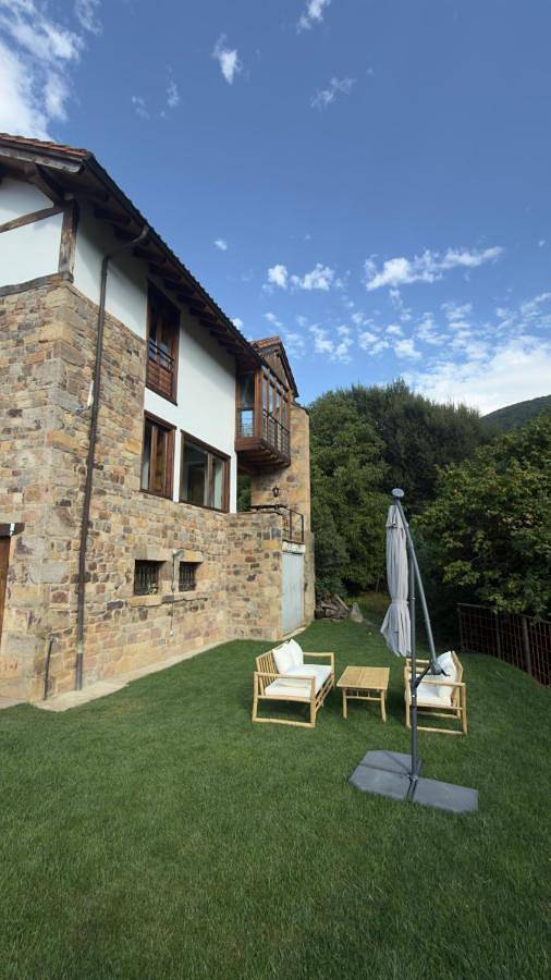 Casa rural con piscina para 4 personas, con Terraza y Jardín además de Piscina y Vistas en Liébana - 4