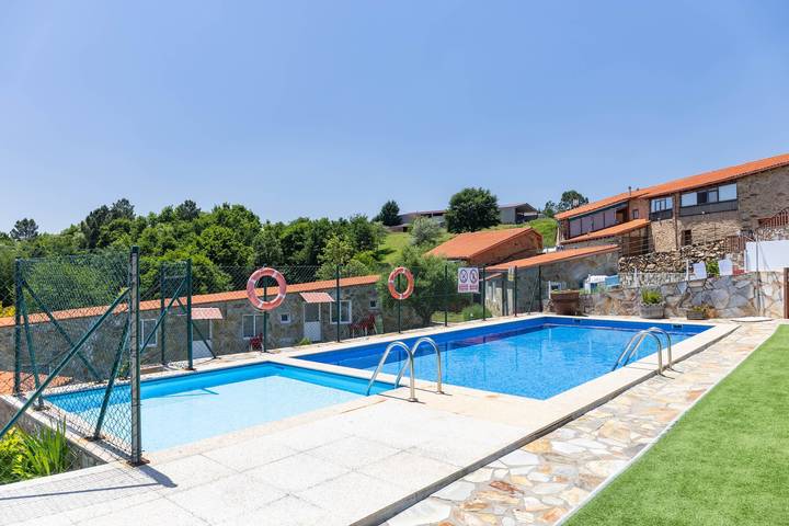 Apartamento entero, Apartamento 'Baloco' con Piscina Compartida, Terraza Compartida y Wi-Fi in Monforte de Lemos, Reserva da Biosfera Ribeira Sacra e Serras do Oribio e Courel